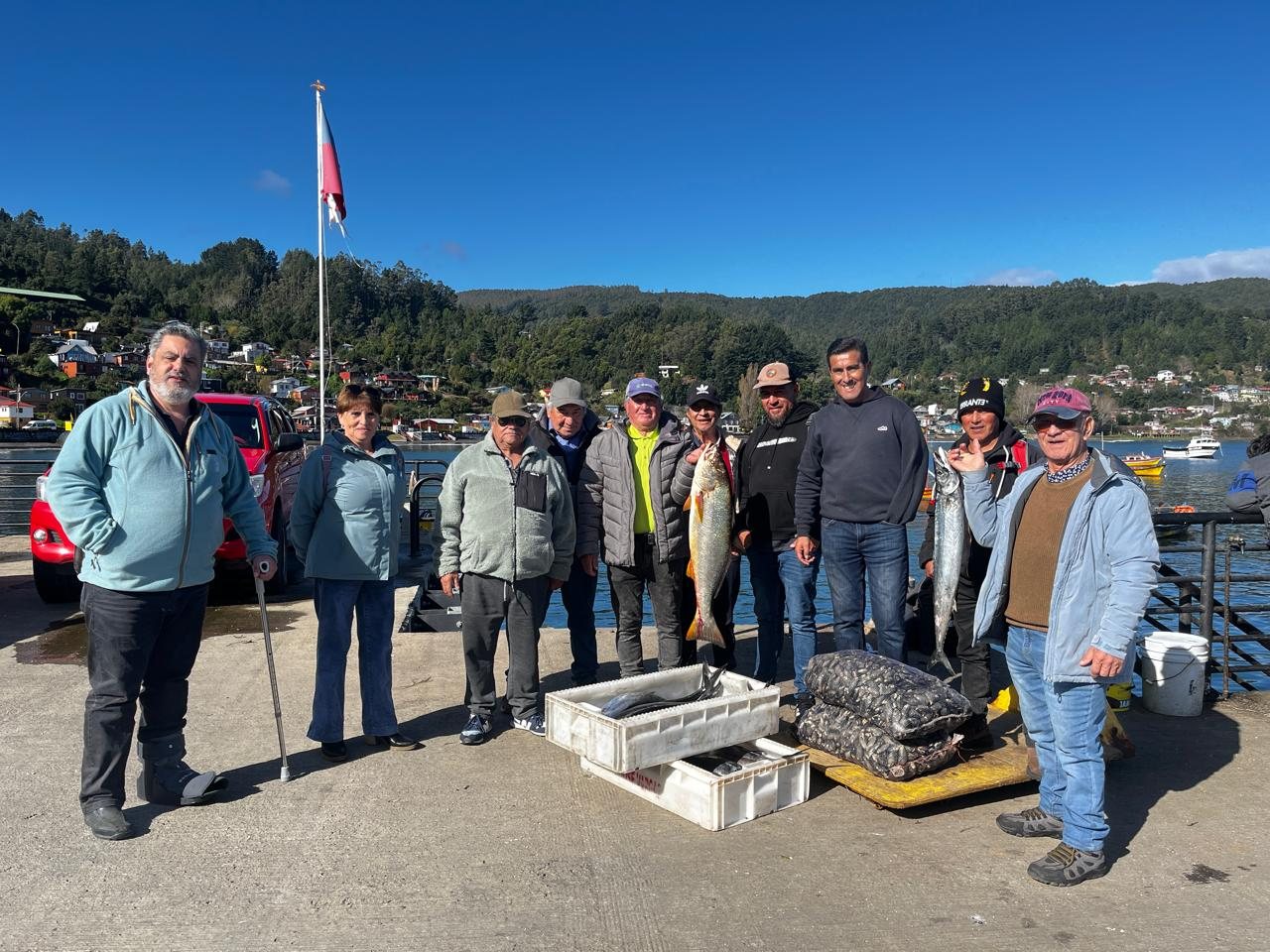 Actividad grupal vinculada al trabajo pesquero durante la gira tecnológica.